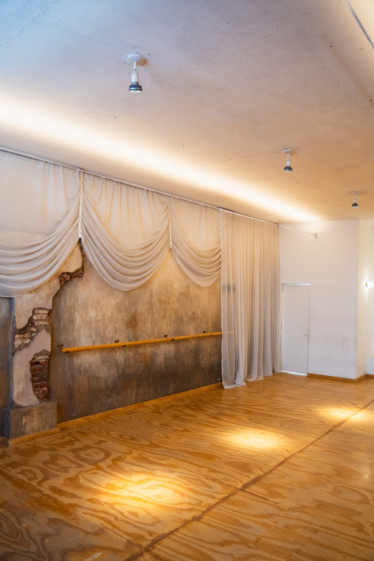 Salón iluminado con luz natural